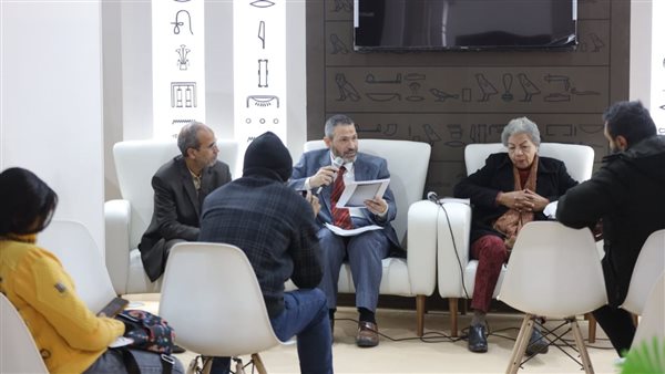 خلال مناقشة كتاب