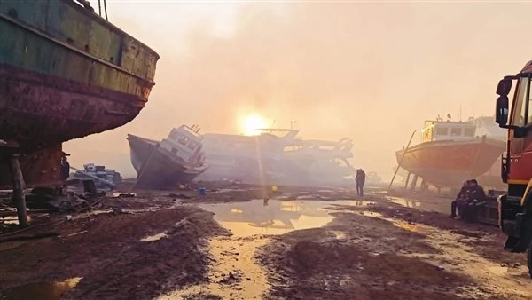 حريق هائل يلتهم عشرات