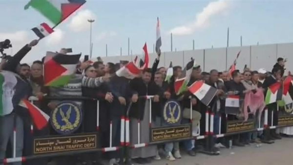 المصريين أمام معبر