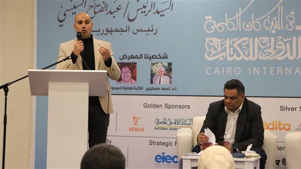 خلال الأمسية الشعرية