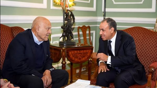 وزير الخارجية والدكتور