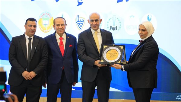 وزير التعليم خلال