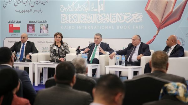 خلال الندوة بمعرض