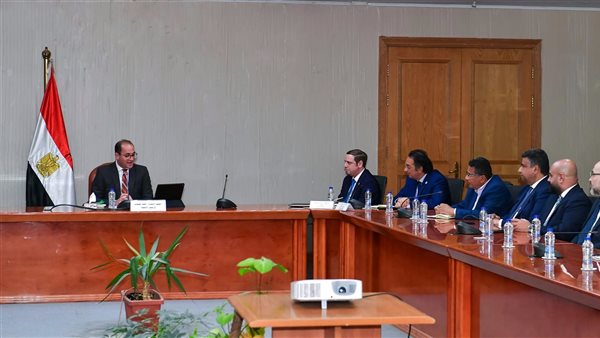 لقاء وزير المالية