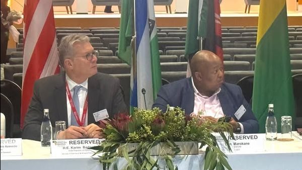 مشاركة وزير البترول