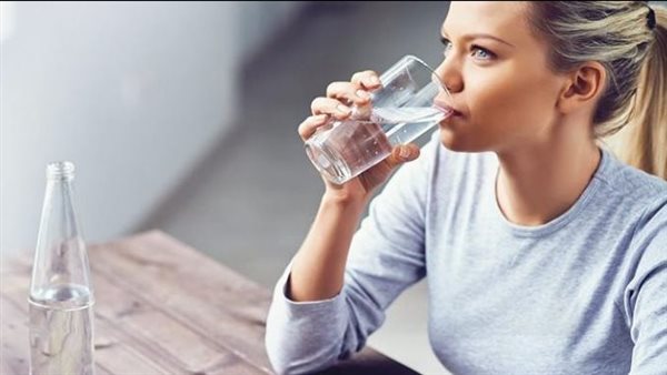 فوائد شرب الماء الساخن