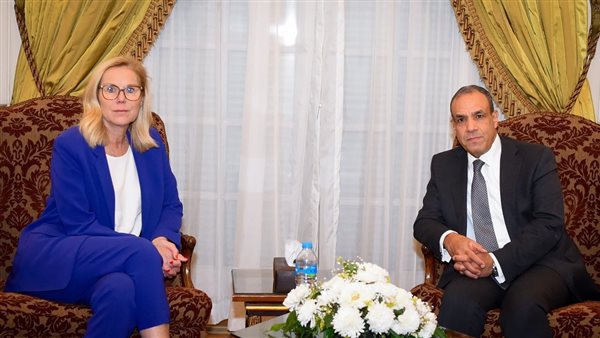 وزير الخارجية والهجرة