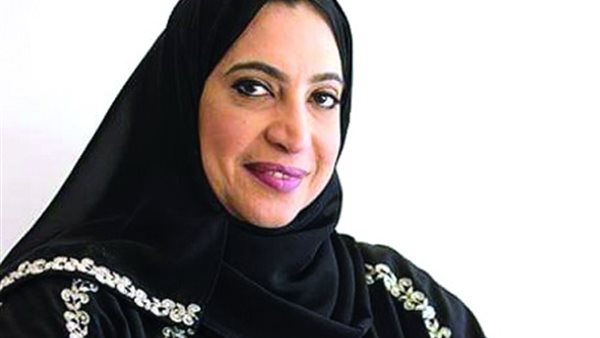 الروائية القطرية