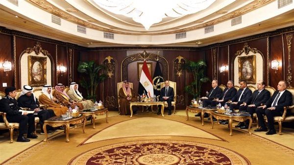 وزير الداخلية مع