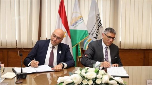 جانب من توقيع التعاون