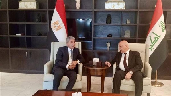 الوزيران خلال اللقاء