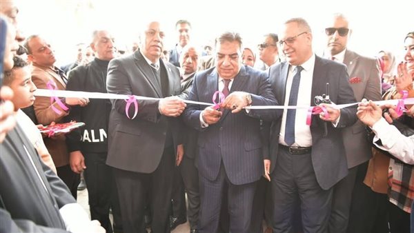 المحافظ خلال افتتاح