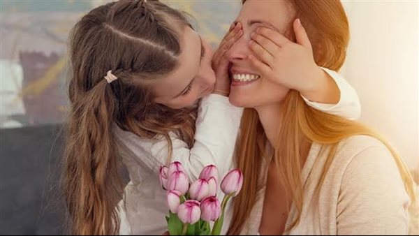 موعد عيد الأم 2025