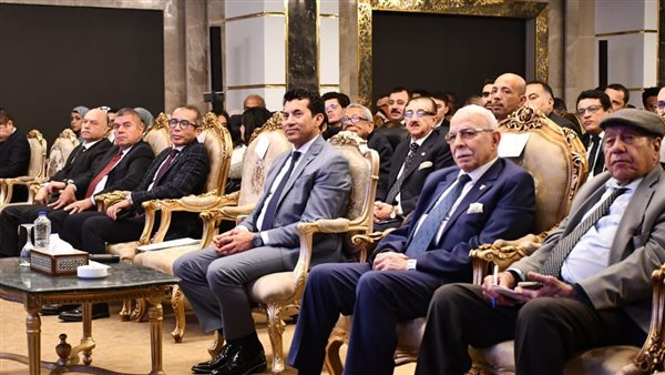 وزير الشباب يشهد