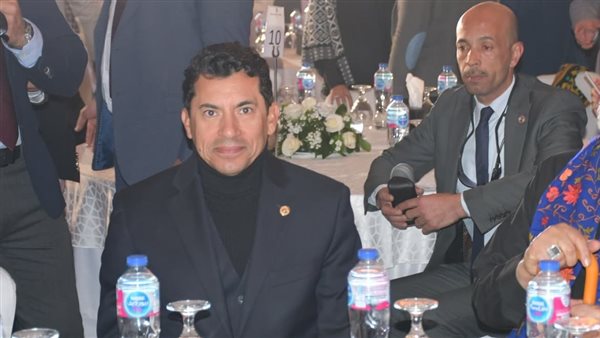  وزير الشباب والرياضة