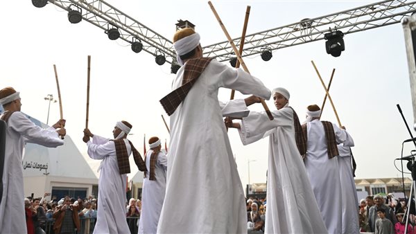 جانب من عروض الجماهير