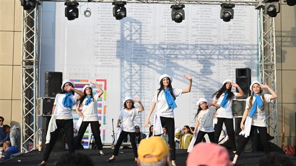 جانب من الاستعراضات