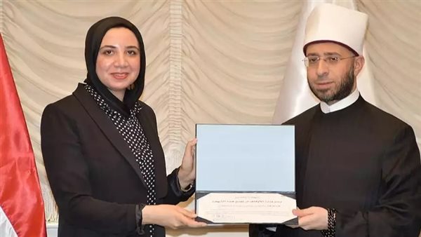 وزير الأوقاف و الباحثة