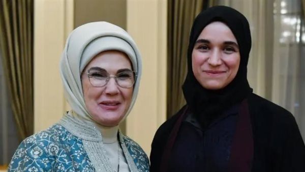 زوجة الشرع وزوجة