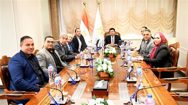  وزير الشباب والرياضة