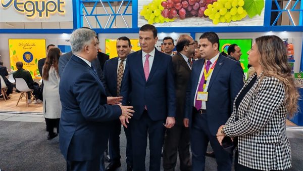 وزير الزراعة خلال