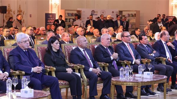  وزير الصناعة