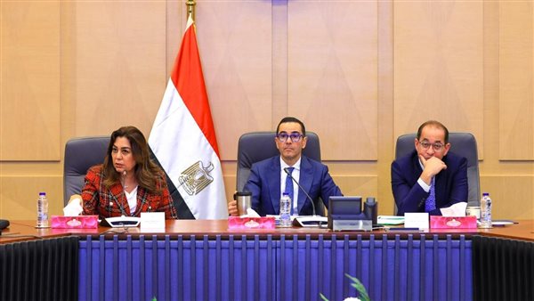 لقاء موسع لوزراء