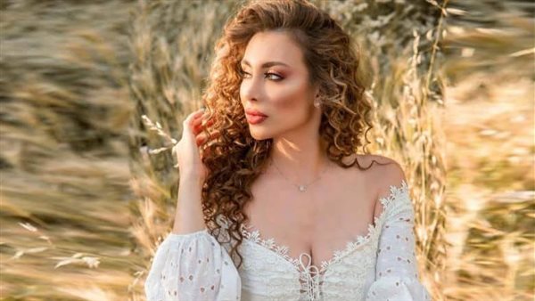 الفنانة انجي مراد