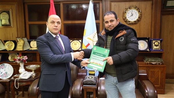 محافظ كفرالشيخ يُسلّم