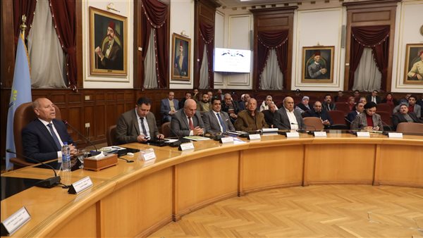 محافظ القاهرة خلال