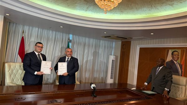 وزير الاسكان والمجتمعات