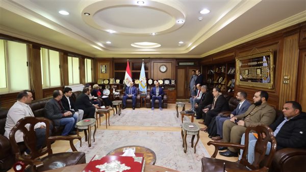 محافظ كفرالشيخ يناقش