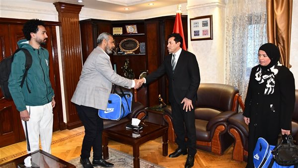 وزير الشباب والرياضة