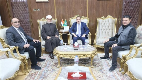 جانب من استقبال محافظ