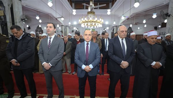 بالصور.. محافظ كفر