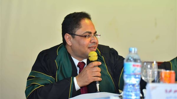 الفنان عمر فرج