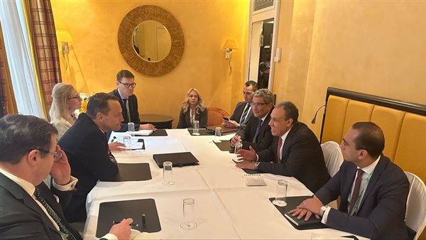 وزير الخارجية والهجرة