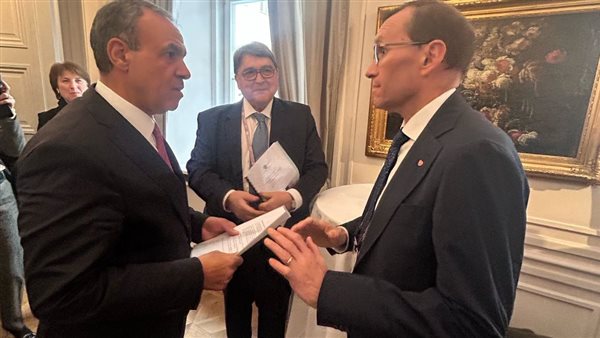 وزير الخارجية والهجرة