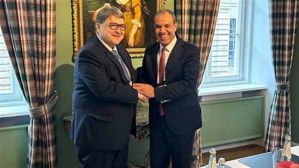  وزير الخارجية والهجرة