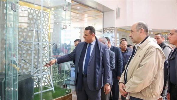 جولة وزير قطاع الأعمال