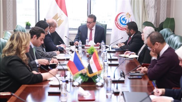 اجتماع وزير الصحة