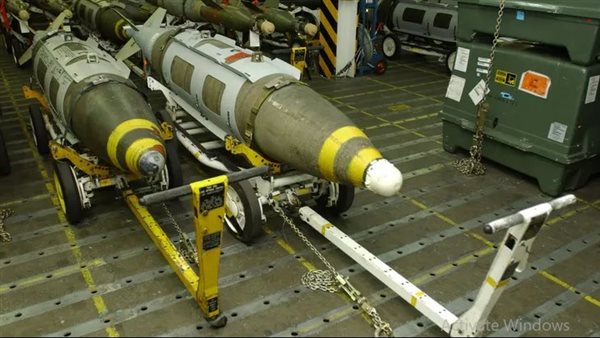 قنابل أمريكية 