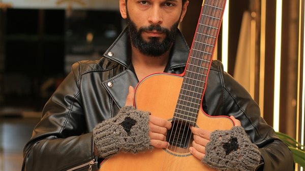  الجيتاريست والمؤلف