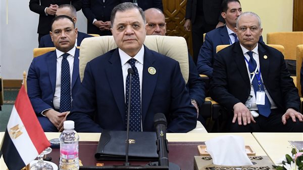  وزير الداخلية اللواء