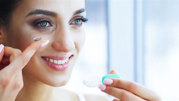 عدسات لاصقة 