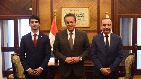 لقاء وزير الصحة