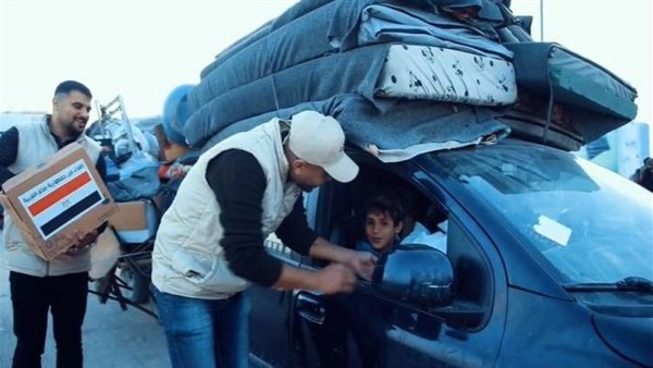 اللجنة المصرية توزع