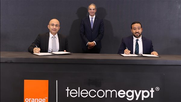 الدكتور عمرو طلعت