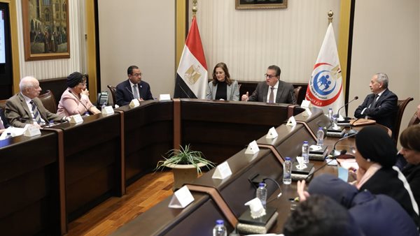 اجتماع وزير الصحة