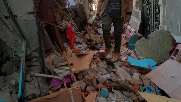 انهيار منزل مركز